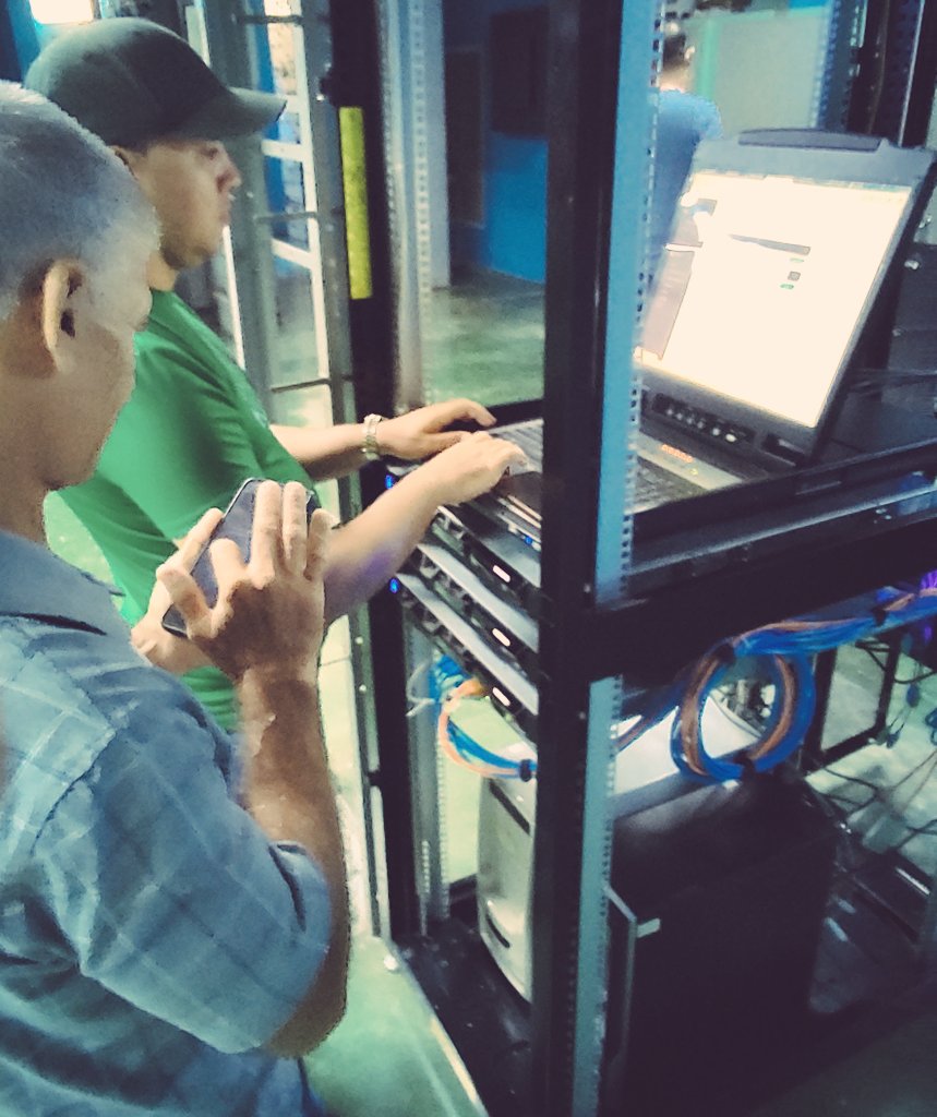 Luego de varios días de trabajo conjunto, se logra la vitalidad de los servidores de la <a href="/UnivArtemisa/">Universidad de Artemisa "Julio Díaz González"</a>, al ubicarlos en los predios de <a href="/ETECSA_Cuba/">ETECSA</a> #UnidosXCuba
#EtecsaConCuba
#ArtemisaJuntosSomosMás 
uva.uart.edu.cu
<a href="/WalterBG_MES/">Walter Baluja García</a>