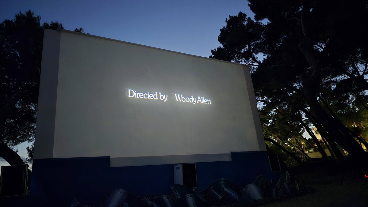 VolcanoRedRed's tweet image. SLEEPER by #WoodyAllen left me in tears of laughter😂😂 A 70s classic that's fresh, provocative, and ahead of its time! Reminded me of his unmatched acting-directing genius🙌📽🩶🎬✨️
#Sleeper 
#OpenAirCinema
#KinoMediteran🌊🩵💙
#Split
#Croatia