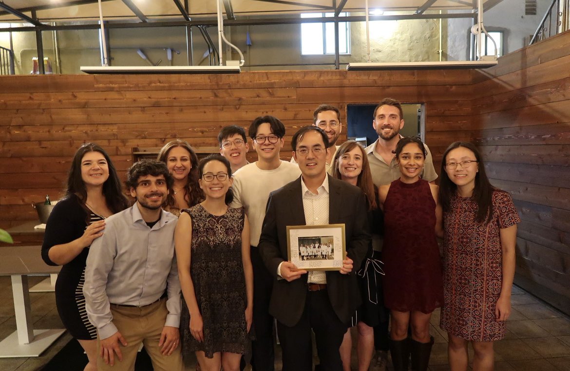 AlexisLevee's tweet image. Yesterday, I officially graduated from @cityofhope Hematology/Oncology fellowship program! I truly can’t believe how fast the 3 years flew by. So grateful for the wonderful experience I had during fellowship and the opportunity to work alongside such inspiring mentors. Excited…