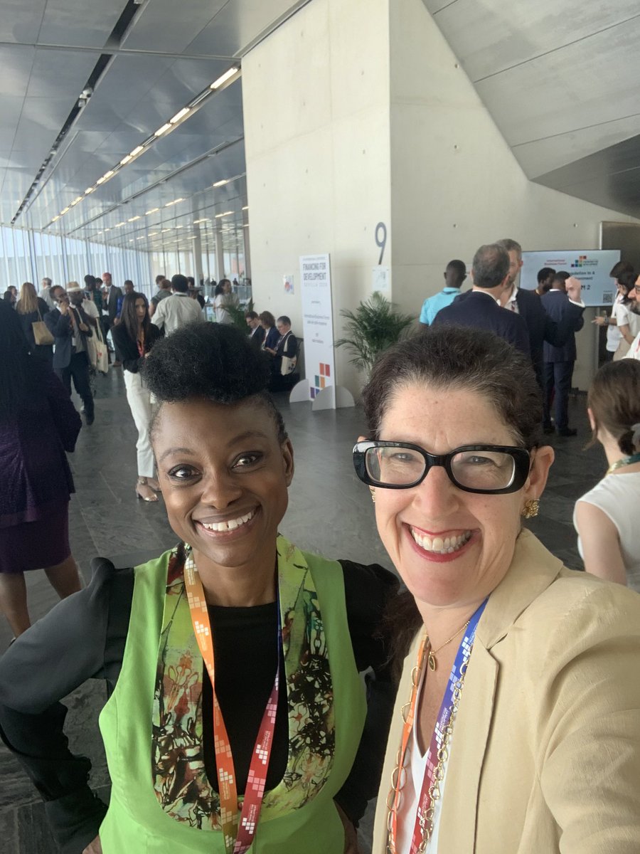 It may be sweltering in Seville 🇪🇸, but <a href="/FemiOke/">Femi Oke</a> is still among the coolest. And always brings me joy. #FFD4