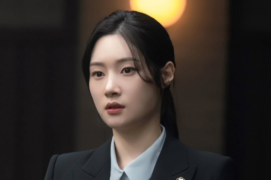 soompi's tweet photo. #JungChaeyeon Transforms Into A Hardworking Rookie Attorney In New Drama "#BeyondTheBar"
https://t.co/g1MuVo9JUU https://t.co/Ohaj8ATZKA