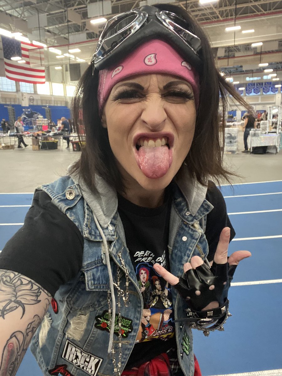 I keep seeing people proudly posting New Profile Pics. So yeah. This is an oldie but a fucking classic, you're welcome America.