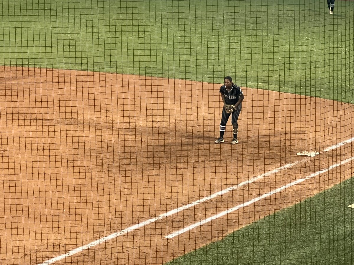 Here is a rare sight for <a href="/UCF_Softball/">UCF Softball</a> fans: <a href="/jada_cody99/">Jay👑💕</a> playing first base. #UCF