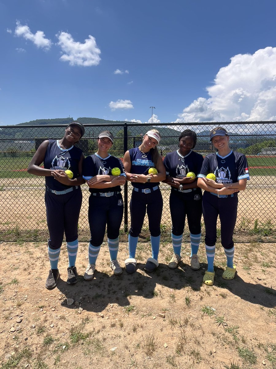 It was great to be back with our 2025s with some of the youngers sprinkled in! You all are Blessings to us coaches!! 🩵 Finished 3-1 on the weekend.
#onelasttime