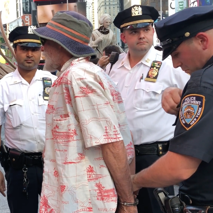 nudeactivism's tweet image. 2018 @ClothesFREE’s “coverage” of the Demonstration following Sunday’s Times Sq NYC🇺🇸USA “Ultimate Freedom Concert” when George Davis got arrested &amp;amp; soon thereafter freed by @NYPD Exercising #1stAmendment #ClothesFreeLiberty in #ThePureSuitOfHappiness: 
youtu.be/mmclT19hijQ