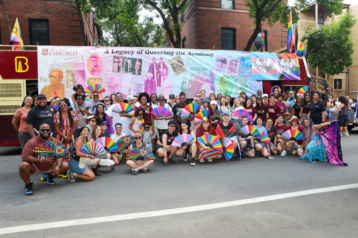 UChicagoMed's tweet image. The UChicago community, including members of the Biological Sciences Division and Medicine, showed up to celebrate at the Pride Parade Sunday in Chicago.