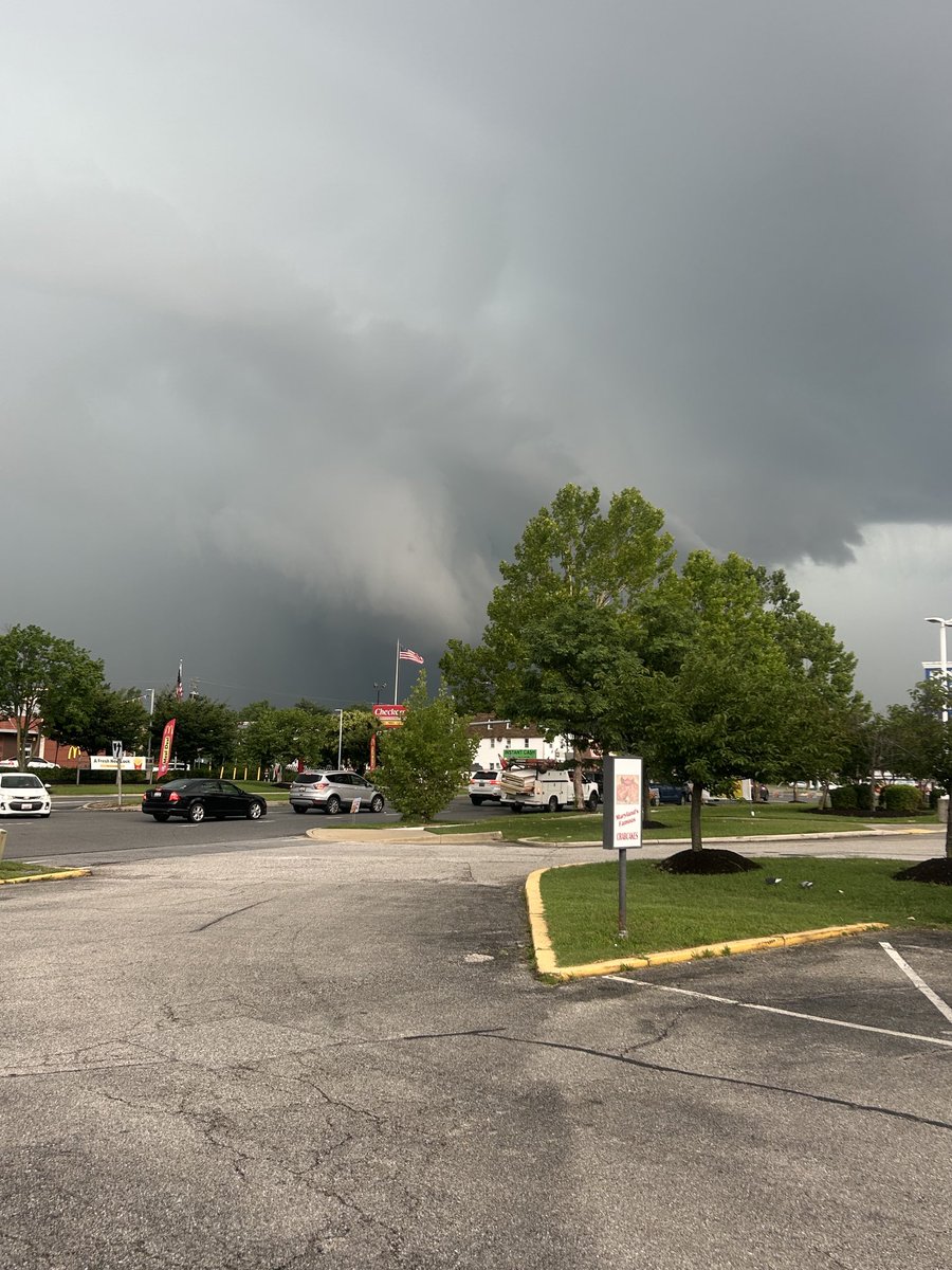 timbutz70's tweet image. @capitalweather Nasty is the only word to describe the sky right now in Glen Burnie, Md.