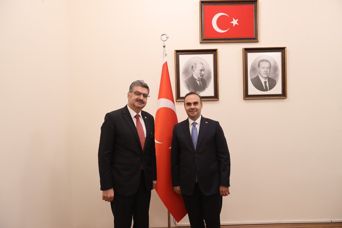 Sanayi ve Teknoloji Bakanımız Sn. Mehmet Fatih Kacır’ı ziyaret ederek,Şehrimizin sanayi ve üretim alanındaki konuları üzerine verimli istişarelerde bulunduk. 

Nazik ev sahipliği ve kıymetli destekleri için Sayın Bakanımıza teşekkürlerimizi sunuyoruz.