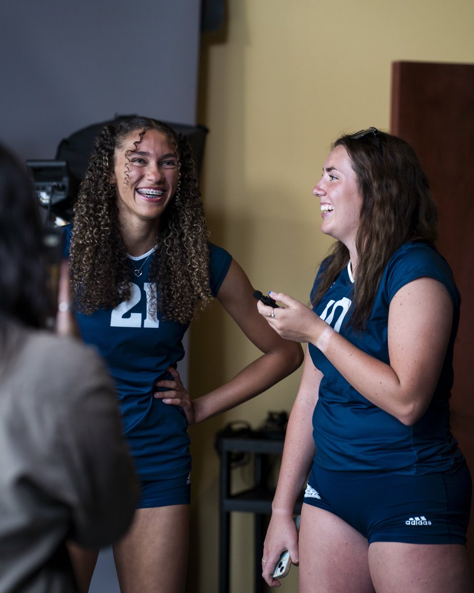 NevadaWVB's tweet image. Media day shenanigans 😎🔥🐺

#BattleBorn