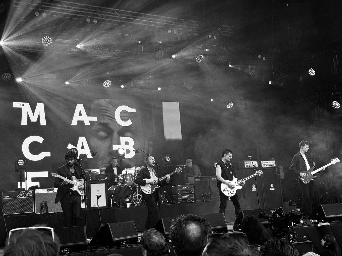 alistairdick01's tweet photo. Massive highlight of the weekend for me was seeing @themaccabees back on stage together and sounding like they’d never been away https://t.co/u8wnkTfS70