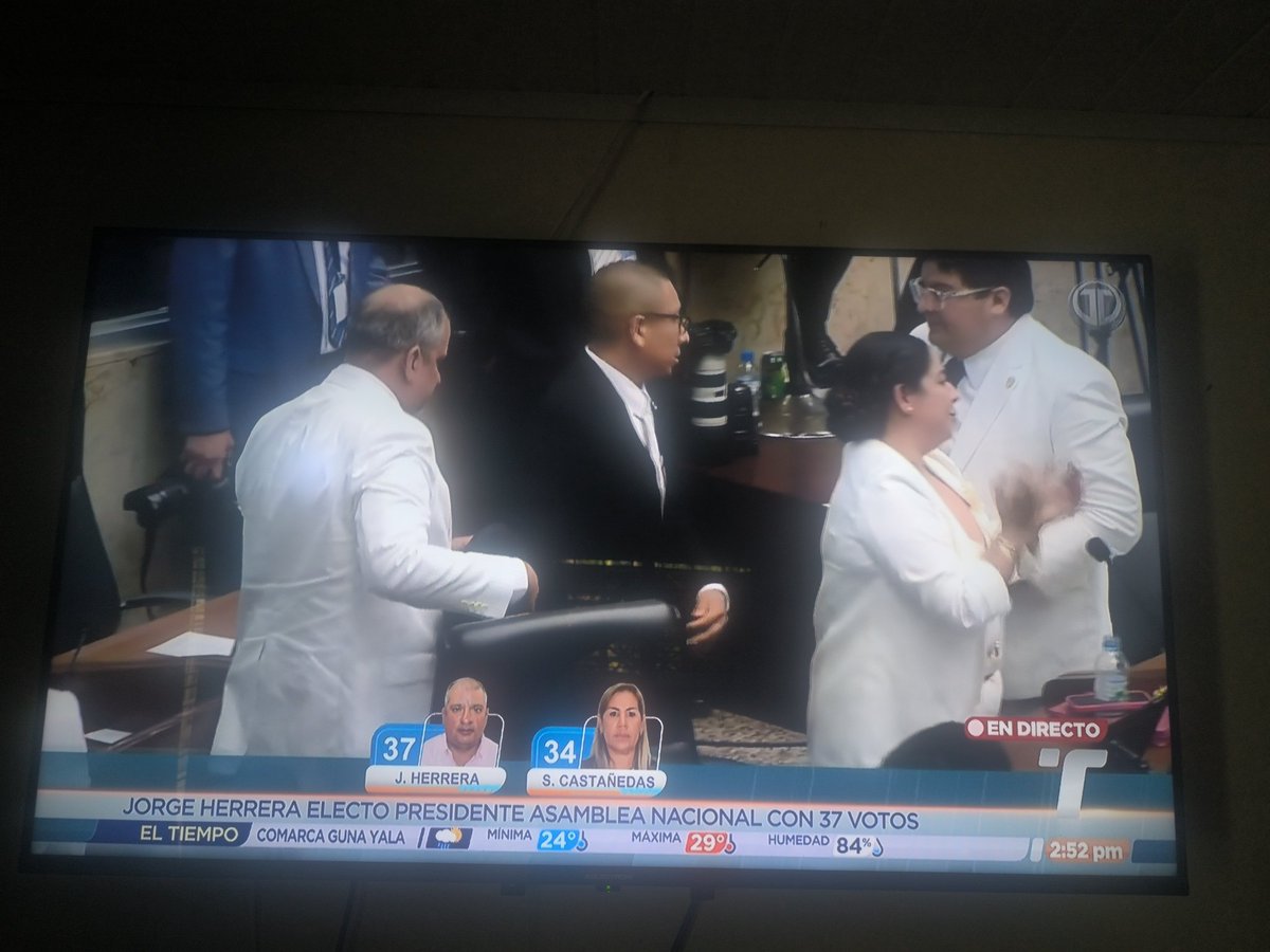 Al menos esta vez en la <a href="/asambleapa/">Asamblea Nacional</a> no se imupuso la compra de conciencia$$$!
💰💵💼