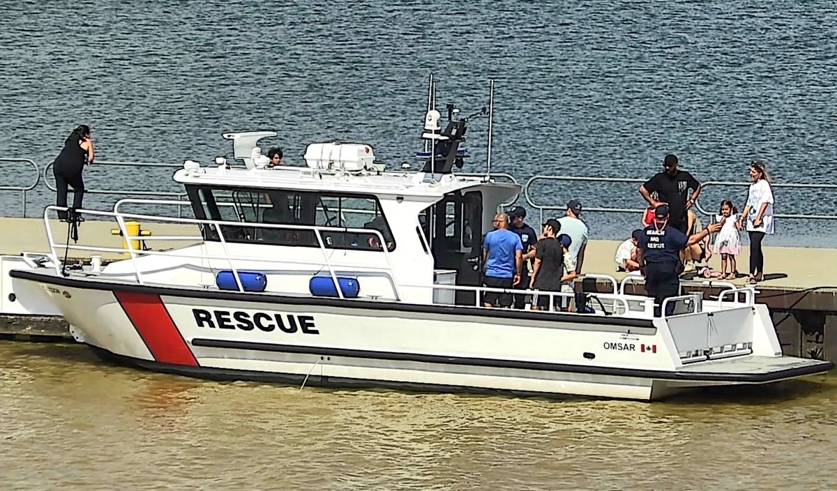 OakvilleRescue's tweet photo. 🇨🇦 Canada Day smiles at the pier! 🇨🇦

Families and curious young visitors stopped by the new OMSAR rescue vessel today at Oakville Harbour on 16 Mile Creek — enjoying tours of the boat and picking up special Canadian Coast Guard SAR colouring books! 🖍️🚤

We love welcoming the next generation aboard and sharing how marine search and rescue keeps our waters safe. Thank you to everyone who came by to say hello — and to the kids who made our day with their questions, curiosity, and big smiles! 😊❤️

#OMSAR #CanadaDay2025 #OakvilleHarbour #16MileCreek #SearchAndRescue #MarineSAR #OakvilleEvents #ProudToServe #FutureRescuers #ColouringBooks #CommunityConnections