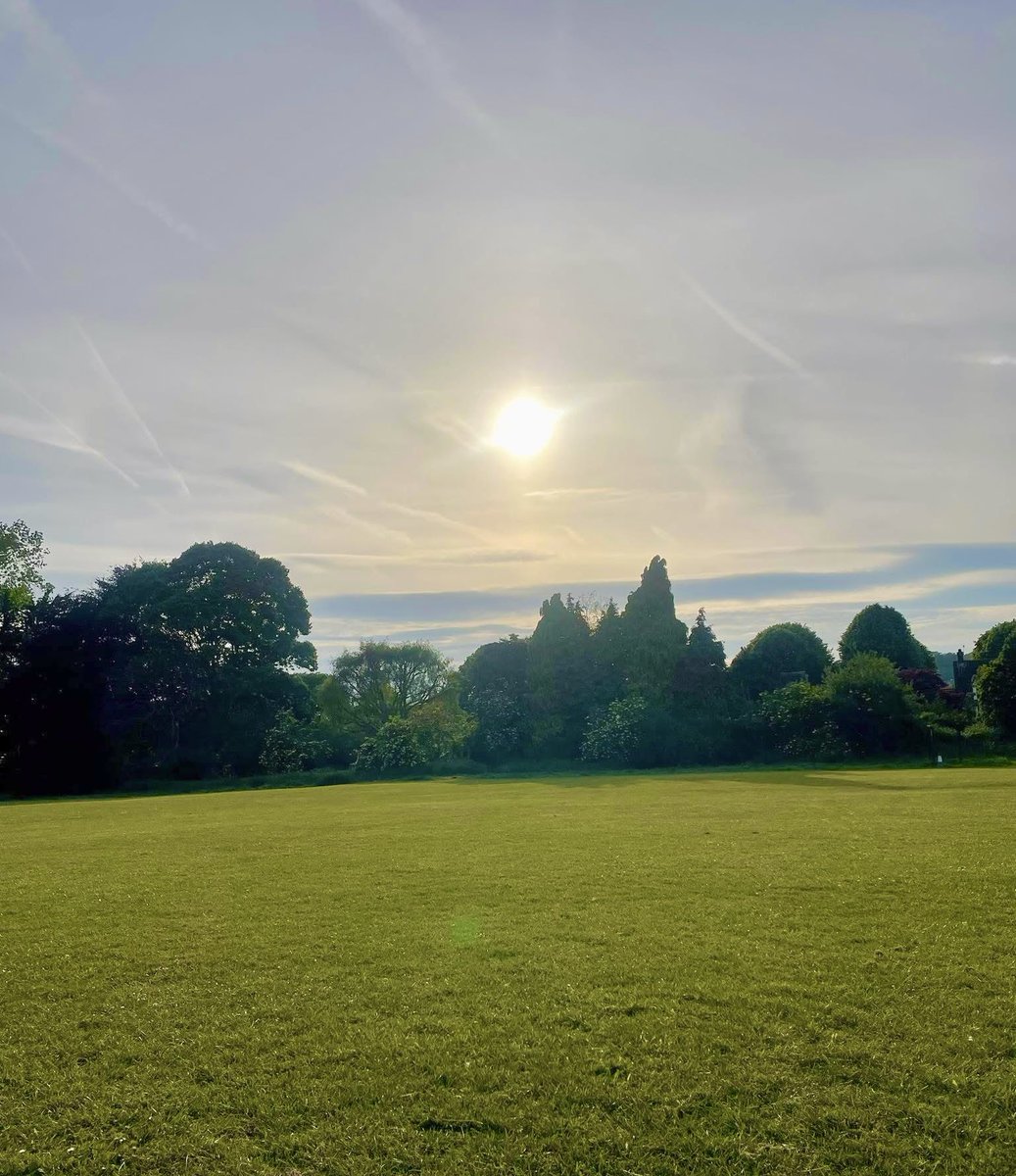 StokeLodgeVG's tweet image. A moment of quiet tranquility on beautiful Stoke Lodge today. Thanks to a neighbour for this serene photo showing the Lodge at peace. It has so many moods.