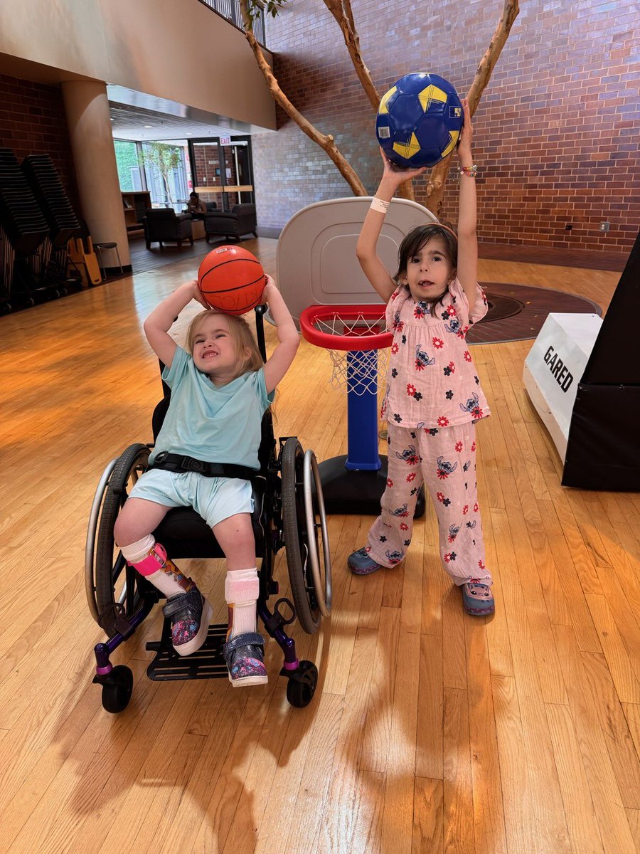 ShrinersChicago's tweet image. All smiles! Hadley and Cora are both first graders at the same school in northwest Indiana. They planned to be here on the same day for appointments and Hadley's intensive outpatient therapy. Perfect for a lunchtime playdate! #ShrinersChicago