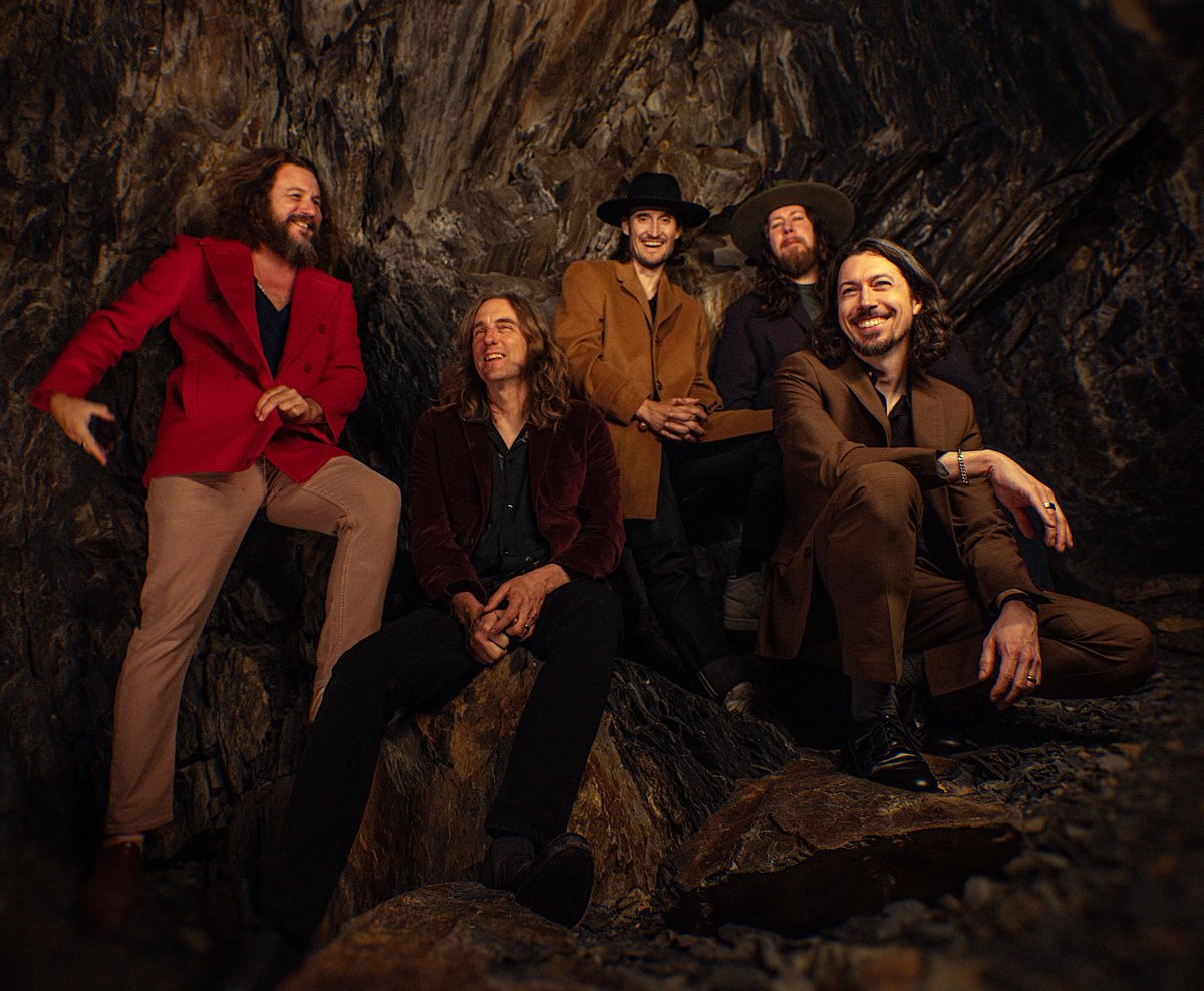 On Ep 291, the great @JimJames of @MyMorningJacket talks about new record, is, growing song seeds planted by the universe, and transcribing lyrics from dream radios.

Platforms: linktr.ee/sodajerker

Direct: sodajerker.com/episode-291-ji…

Playlist: open.spotify.com/playlist/092bh…