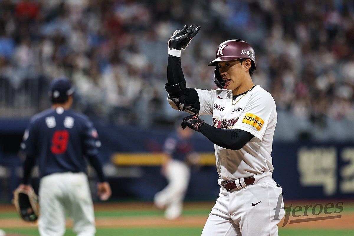 DanielKimW's tweet image. No official word from #KiwoomHeroes yet, but it sounds like 2B/3B Sung-moon Song is leaning towards #MLB posting this offseason. If he signs w/ MLB team, he would become 6th Heroes’ player to do so thru posting… following the footsteps of Hyeseong Kim, Ha-sung Kim & Jung-hoo…