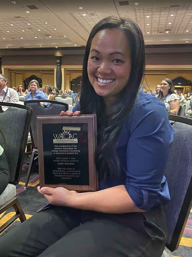SMMUSD - OFFICIAL (@smmusd) on Twitter photo Meet Linh Snyder, college counselor at #MalibuHighSchool and recipient of WACAC’s Joseph P. Allen Award. From college guidance to wildfire recovery support, she’s a true model of care and resilience.
Read more: bit.ly/LinhSnyder-Spo…
#SMMUSD <a href="/Dr_AShelton/">Dr. Antonio Shelton</a> @MalibuPrincipal Meet Linh Snyder, college counselor at #MalibuHighSchool and recipient of WACAC’s Joseph P. Allen Award. From college guidance to wildfire recovery support, she’s a true model of care and resilience.
Read more: bit.ly/LinhSnyder-Spo…
#SMMUSD <a href="/Dr_AShelton/">Dr. Antonio Shelton</a> @MalibuPrincipal