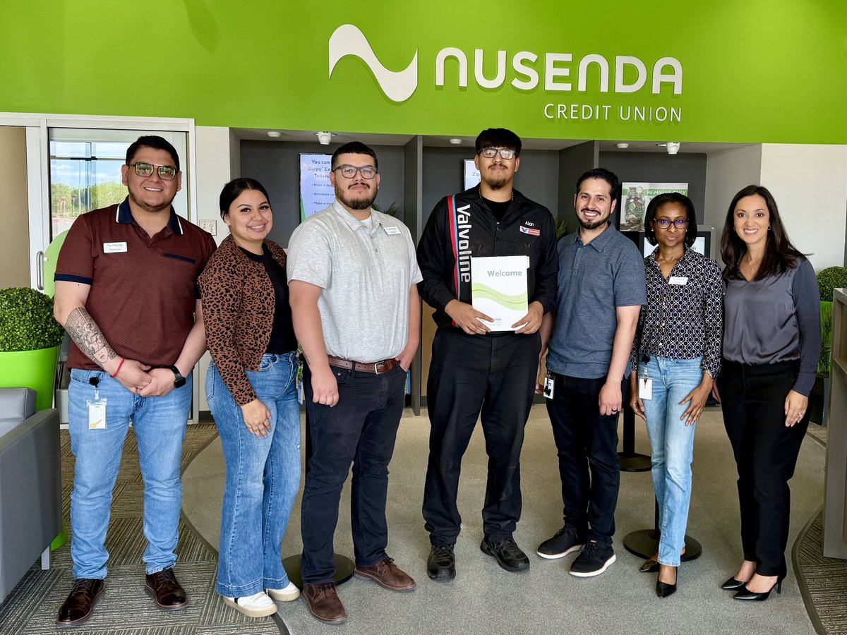 Excited to welcome our first member at the new Eastlake branch in El Paso! 🎉 Our President &amp; CEO, Michelle Dearholt, celebrated with us! 💚 Here’s to new beginnings! ☀️ #NusendaCreditUnion #ElPasoStrong #EastlakeBranch #CommunityFirst #FinancialWellness #NewBeginnings