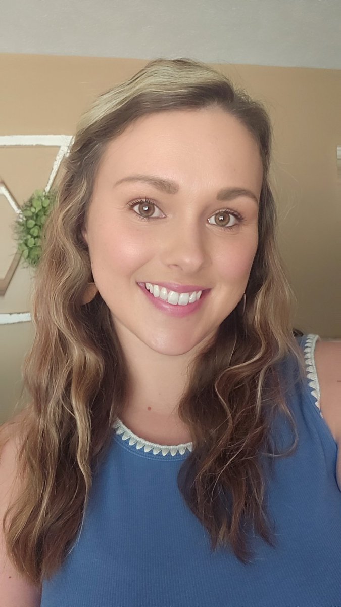 Maryj47872's tweet image. My friend let me borrow her L'ange- Le vogue styler. I'm not sure about it! I felt like I needed to pull it back because the top was just a little too much! Lol