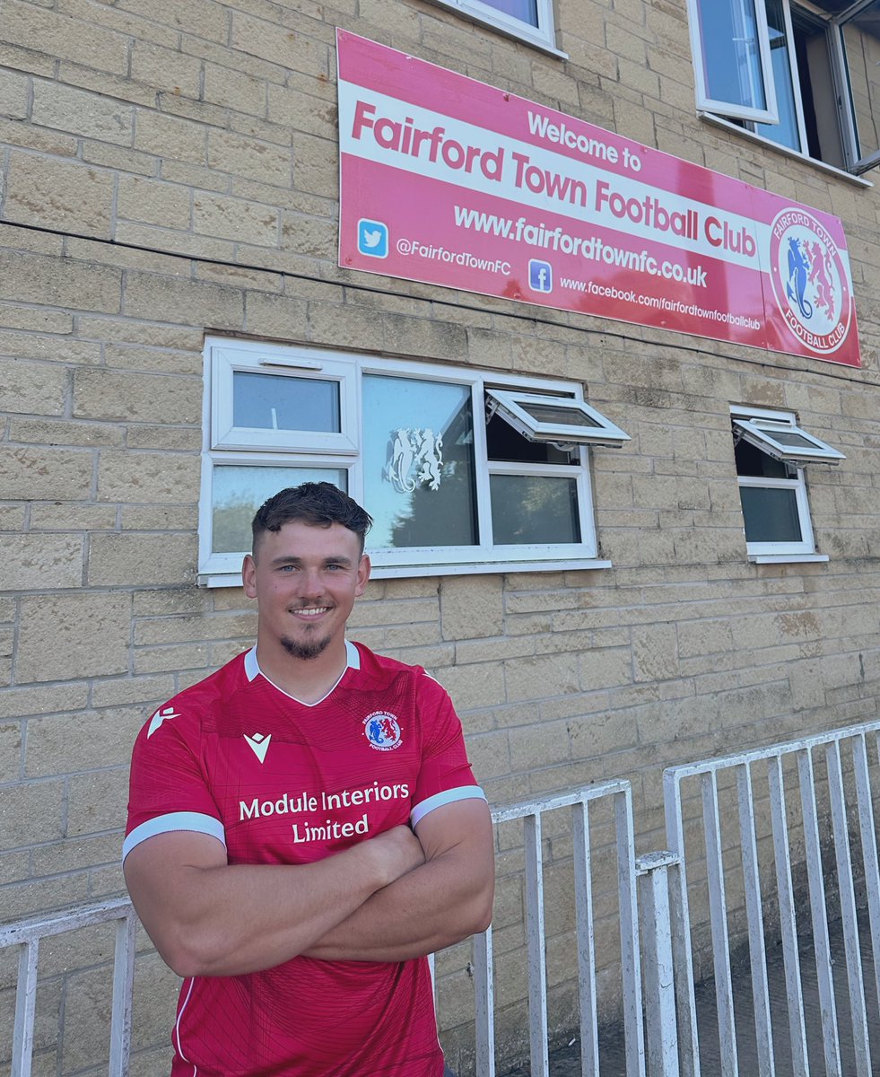 FairfordTownFC's tweet photo. 𝐋𝐨𝐮𝐢𝐬 𝐒𝐩𝐚𝐥𝐝𝐢𝐧𝐠 𝐒𝐢𝐠𝐧𝐬 ✍🏼 

We’re delighted to announce the signing of defender Louis Spalding, an experienced player who’s played at step 3 and step 4. Unfortunately suffered a season ending injury last season but will be back amongst it for the 25/26 season. 

🔴⚪️