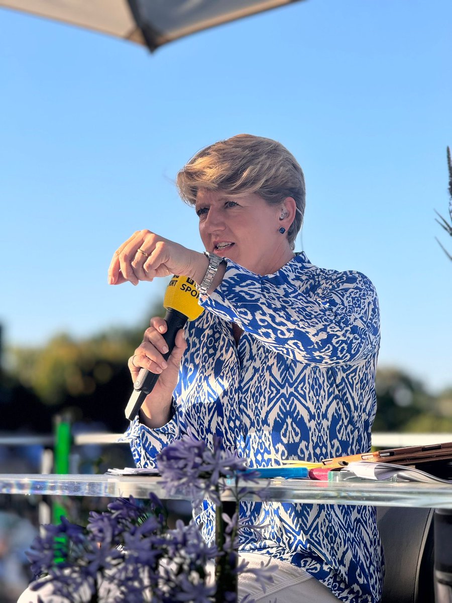 Clare looking amazing wearing our Santorini Shirt on the first day of Wimbledon 💙

#clarebalding #wimbeldon2025 

beatricevontresckow.com/collections/ne…