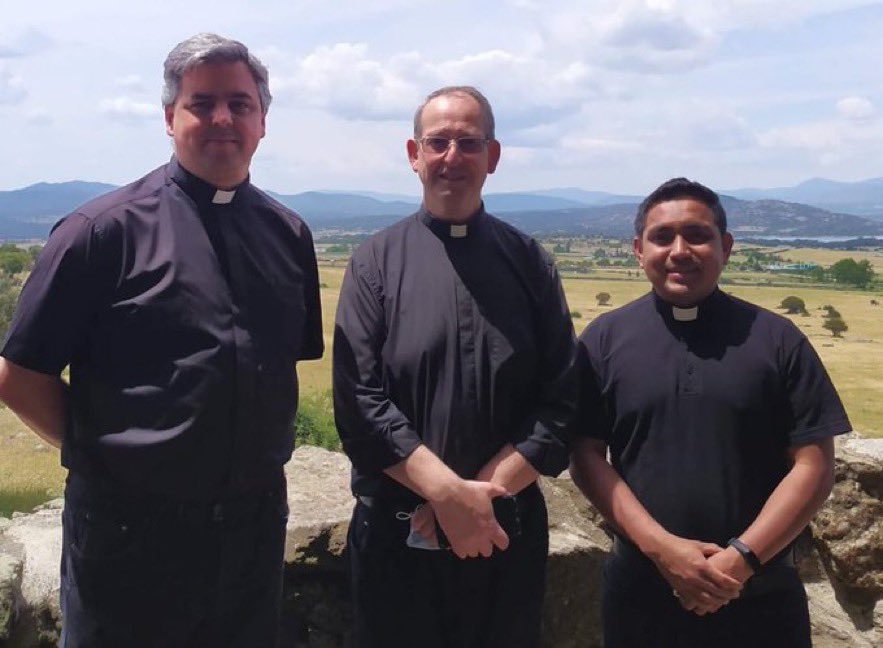 El sacerdote don Héctor, de 30 años y párroco de la iglesia de San Francisco de Asís en Villahermosa, Tabasco (México) fue tiroteado ayer con al menos cuatro impactos de bala.

Está muy grave en el hospital.

Os pedimos oraciones por él.