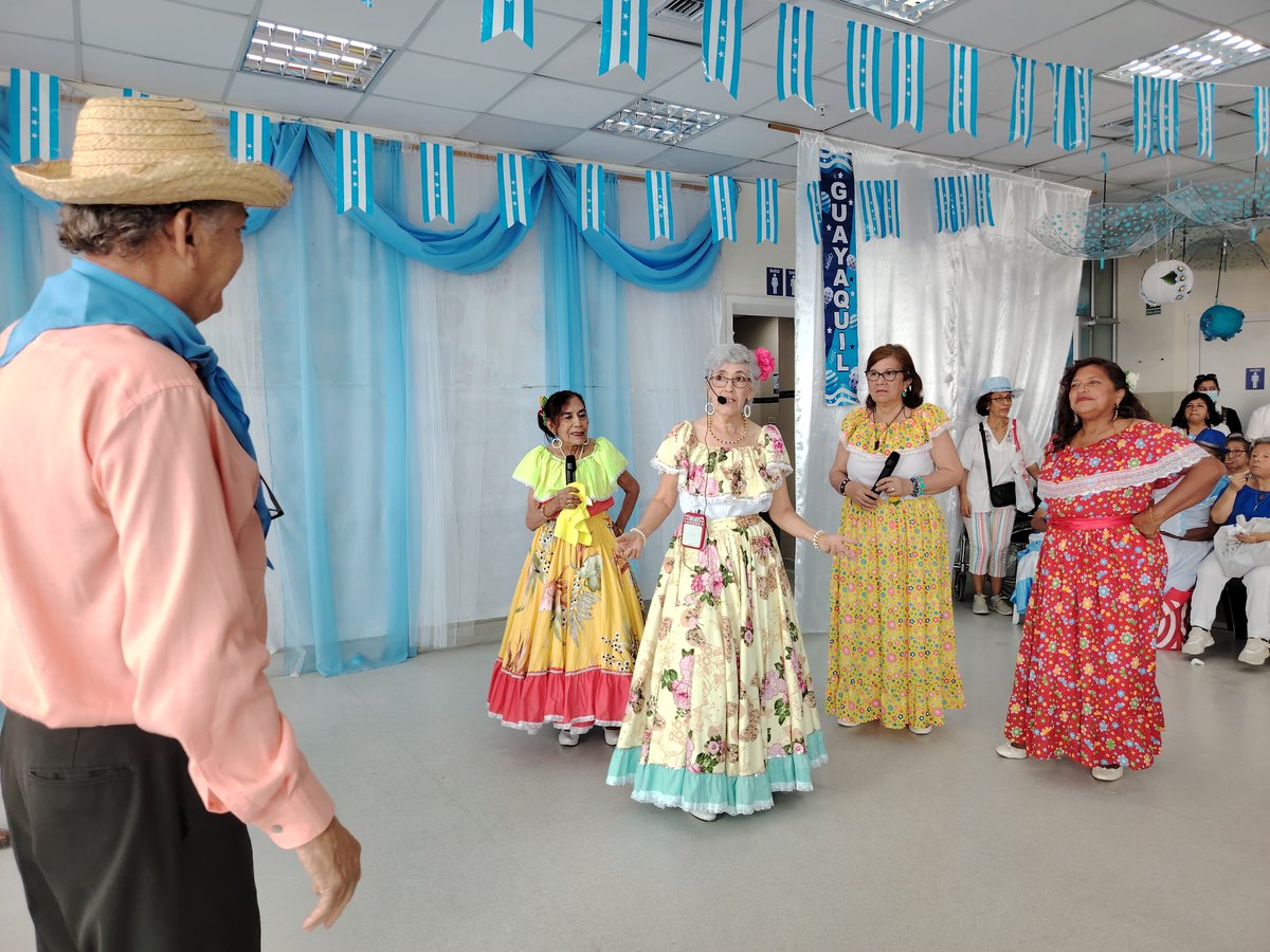 IESSGuayas's tweet photo. #Guayas | Adultos mayores 🧓 👴 del Hospital del Día Efrén Jurado López, 🏥 recibieron una charla enfocada en promover su bienestar físico, mental y social.
Además, presentaron sus habilidades de danza 💃🕺y manualidades. 🎨 https://t.co/ZgYFCYoBdC