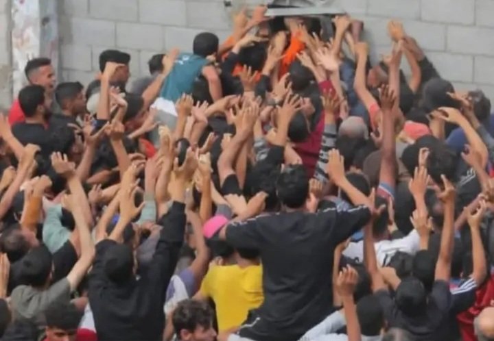 mohammad_from_gaza🇵🇸🍉 (@moh_hamad22) on Twitter photo When I go out to get flour, I see them bomb the places where we wait for food. 💣
I see death every day — blood bodies, children screaming. 😢🩸👶🏽
Please help us survive. 🆘🙏🏼
🔗 gofund.me/5b06dfe4
<a href="/MothTongue_/">𓂆🔻لسان العثة @gazafunds.com</a> <a href="/mahamiou/">Maha</a> <a href="/LeftieLeo/">Lacie ✝️ 🇵🇹</a> <a href="/oliveegirl/">Olive 🌿</a> <a href="/palestine_live_/">Radwan Palestine 🇵🇸</a> <a href="/7iRCTLOo4j/">علی صالحی (فالو_بک)🇮🇷🇮🇷🇮🇷</a> When I go out to get flour, I see them bomb the places where we wait for food. 💣
I see death every day — blood bodies, children screaming. 😢🩸👶🏽
Please help us survive. 🆘🙏🏼
🔗 gofund.me/5b06dfe4
<a href="/MothTongue_/">𓂆🔻لسان العثة @gazafunds.com</a> <a href="/mahamiou/">Maha</a> <a href="/LeftieLeo/">Lacie ✝️ 🇵🇹</a> <a href="/oliveegirl/">Olive 🌿</a> <a href="/palestine_live_/">Radwan Palestine 🇵🇸</a> <a href="/7iRCTLOo4j/">علی صالحی (فالو_بک)🇮🇷🇮🇷🇮🇷</a>