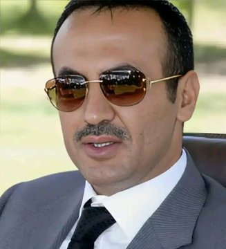 قريباً

اختيار رئيس توافقي  للمرحله  القادمة

تشكيل حكومة كفاءات برئاسة شخصية اقتصادية مستقلة، تُمنح صلاحيات واسعة لإصلاح الوضع المالي والخدمي.

ضمان استئناف تصدير النفط والغاز،

دمج التشكيلات العسكرية والأمنية تحت وزارتي الدفاع والداخلية اليمنية