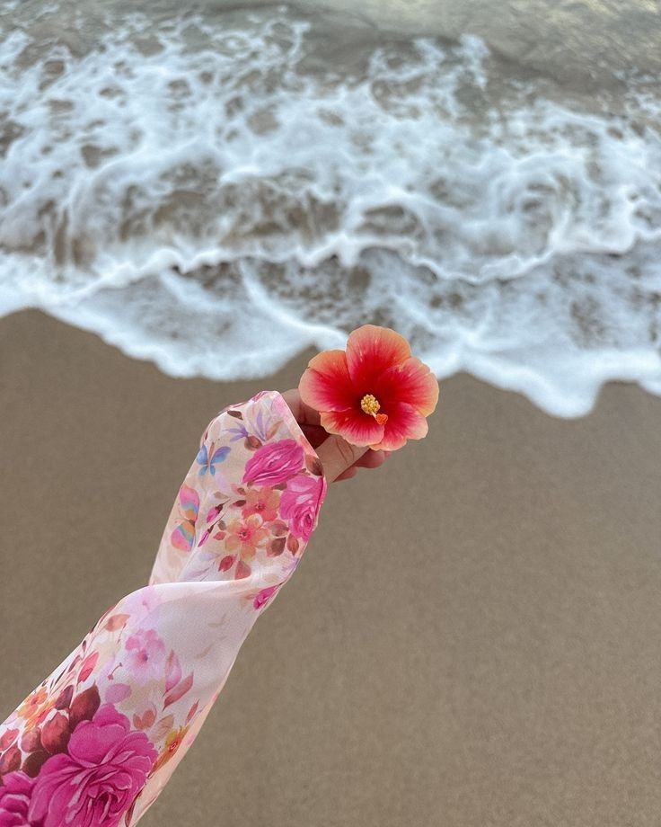 عن كميّة الراحة في "أصلح لي شأنّي كُله".
 أن تتوكل على الله وهو سيُصلح بحكمته حياتك، سيطفئ بلطفهُ قلقك، ويجبر برحمته كسرك، ويقوّي بعزته ضعفك.🩷