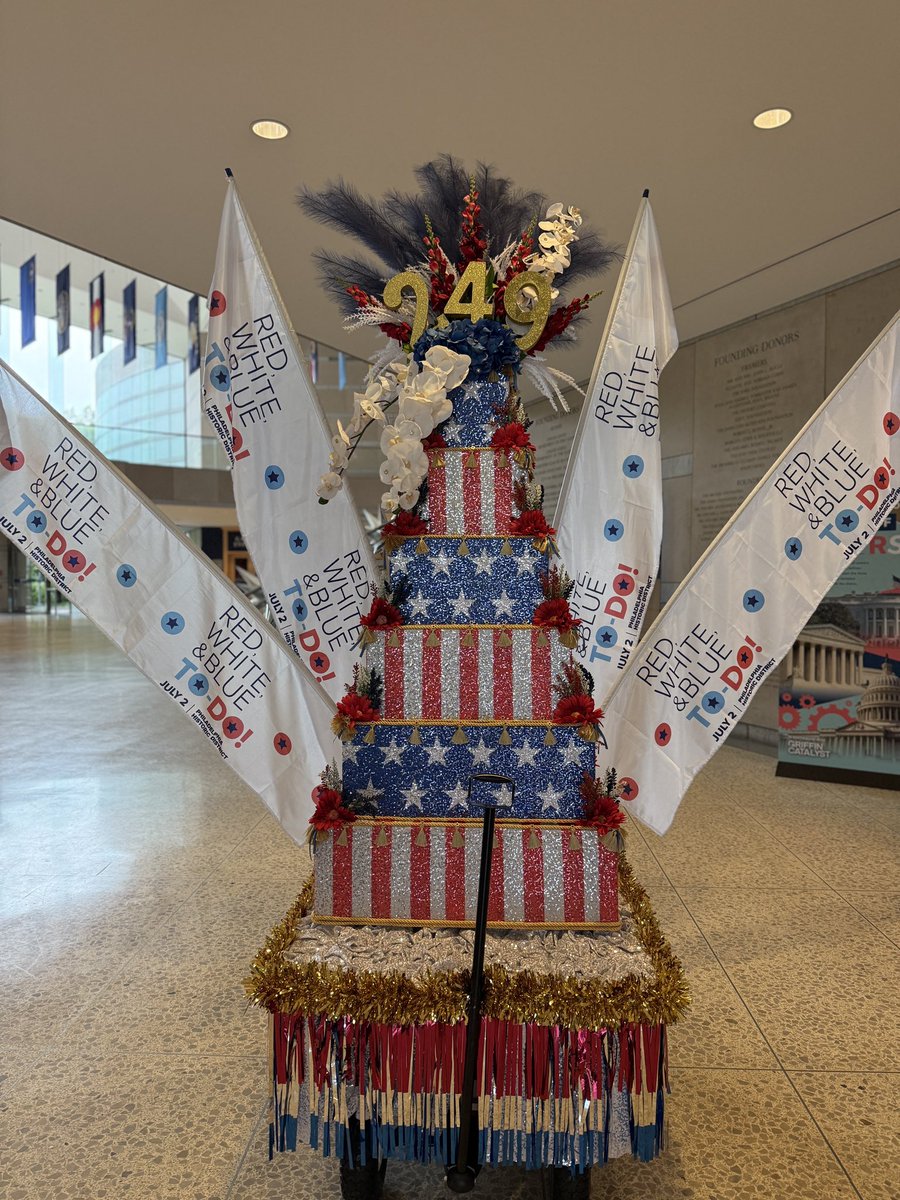 ConstitutionCtr's tweet photo. Come see the #RedWhiteAndBlueToDo Pomp and Parade tomorrow!
Learn more: https://t.co/9VduBcpBFm https://t.co/qmFPa5DblT