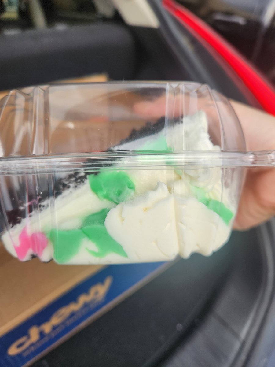 What better way to spend my birthday than to shop <a href="/foundationbcps/">The Education Foundation of BCPS</a> Exchangere at rosedale! <a href="/elmwoodes/">Elmwood Elementary - A Community School</a> <a href="/bcps/">Bonde das cocotasded</a> <a href="/BCPSLMP/">BCPS LMP</a> #thanksforthecake 💚🦅🥰😁🎂