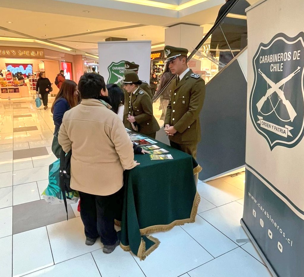 Seguimos difundiendo el proceso de Admisión 2026  de la <a href="/EscuelaCarab/">EscuelaCarab</a> junto a los Aspirantes a Oficial que se encuentran esta semana en #Ñuble. Los jóvenes están por las tardes, hasta el miércoles, en Mall Arauco #Chillán, compartiendo su experiencia.