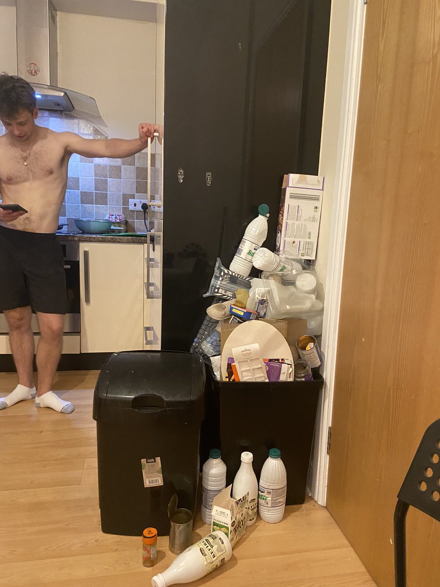 mickgomery02's tweet photo. Ok, you’ve won buckaroo this time @LBHF 

#recycling https://t.co/SKf549wLj7