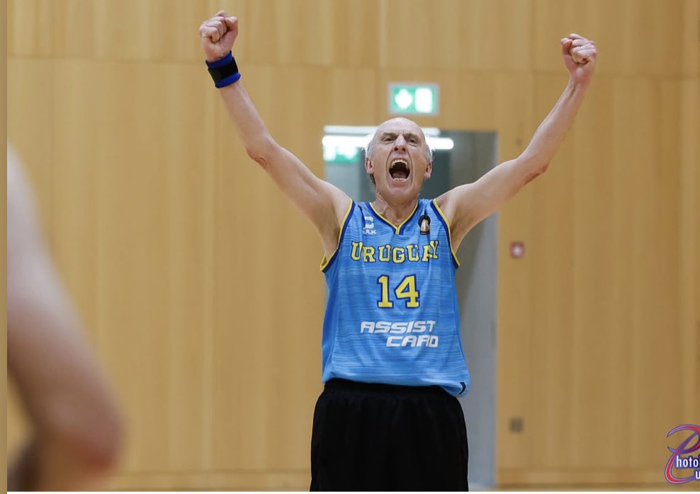 Gritalooooo Tuta !!!!!! 
Categoría más 75 años un grande del basket Tuta Larriera 🇺🇾
Mundial en Suiza