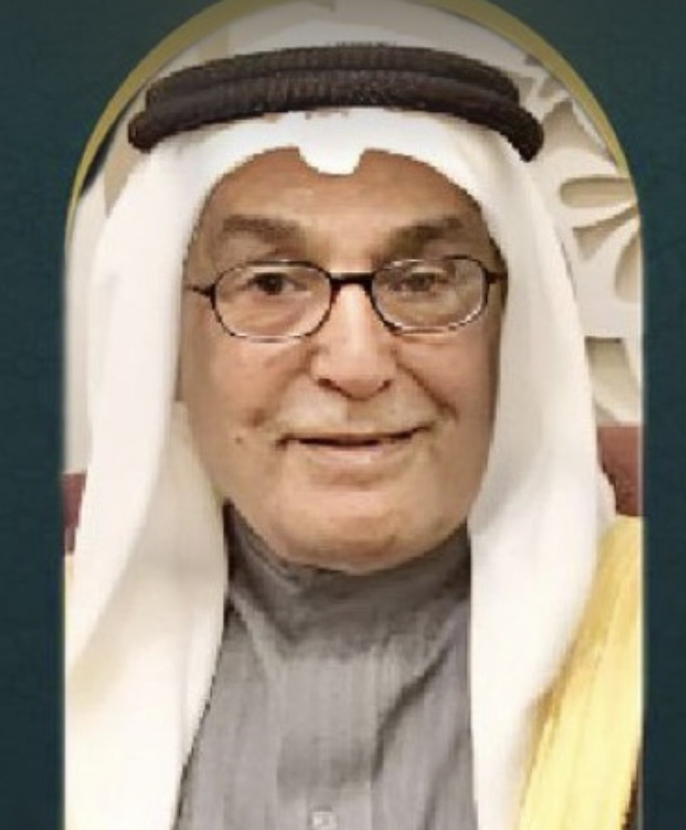 AlSniad's tweet photo. وداعًا أبا عادل.. ذاكرة الأحساء وضميرها الحي

✍️ #صالح_بن_عبدالوهاب_الموس
في يومٍ حزين، ودعت #الأحساء والمملكة قامة فكرية وبحثية سامقة، الشيخ صالح بن عبدالوهاب بن صالح الموسى، الذي غادر هذه الدنيا عن عمر يناهز السابعة والتسعين، بعد رحلة طويلة من البذل، والعلم، والإصلاح، والتوثيق.

غاب وجه "أبو عادل"، ذلك الوجه الأحسائي الوقور، المضيء بالحكمة، والمترفع عن الضجيج. رجلٌ نسج حضوره من المعرفة، ونقش مهابته في قلوب من عرفوه. سلك درب العلماء المخلصين، وفتح بيته وفكره للناس، يقاسمهم همومهم، ويهديهم من نصحه الخالص، ويغمرهم بابتسامته الصادقة.

اجتمعت فيه فصاحة اللسان، وسكينة العقل، وحرارة القلب. كلماته تمسّ المشاعر قبل الآذان، وتجاربه تلهم الشباب كما تشدّ الكبار. قرأ التاريخ ليبني عليه، ونظر إلى الحاضر بعين العارف، ومدّ جسور الفكر نحو المستقبل. المعرفة لديه ليست حشوًا، بل أمانة ورسالة، والتاريخ في قلبه مسؤولية لا تُختصر في صفحات.

فتح أبو عادل فكره للمجتمع كما فتح قلبه. قدّم رؤى تنبع من واقع الناس وتخدم مصلحتهم، من أبرزها مشروعه حول "المجمع العمالي النموذجي"، الذي يعيد ترتيب العلاقة بين العامل وصاحب العمل بأسلوب يحفظ الكرامة، ويضمن الانضباط، ويصون حقوق الطرفين. رأى أن المجتمعات تنهض حين تُبنى الأفكار على الحكمة، وتُصاغ الحلول برؤية شاملة، تنطلق من حاجات الناس لا من مصالح ضيقة.

ولم يتوقف عطاؤه عند الفكر والمشورة، فخطَّ أثره بأناة في مدوّنات الأحساء وذاكرتها، وسخّر عمره في توثيق حياتها، مساجدها، نخيلها، صناعاتها، أحيائها، وموروثها الشعبي. فكانت كتبه محطات من النور، ومراجع راسخة للأجيال، منها: حضارة واحة الأحساء الزراعية، الأحساء مجد الأجداد قدوة الأحفاد، ألعاب وحرف، المختصر من بداية تاريخ الدنيا، فنيات وهندسة التكييف والتبريد، وثائق وذكريات الباحث والمفكر صالح الموسى. 

وفي ميدان العمل، أسّس عام 1972م شركة "صالح وعبدالوهاب الموسى"، التي تحوّلت إلى أحد أعمدة صيانة وبيع الأجهزة المنزلية ومشاريع التكييف في المملكة، يديرها أبناؤه وأحفاده بإخلاصه ذاته، وحسن نهجه، وصرامة معاييره.

وفي يوم السبت 28 يونيو 2025، تدفّقت جموع المودّعين على المقبرة الشمالية بالمبرز، تودع رجلًا لم يغادرهم يومًا، فقد عاش في قلوبهم، وأحبوه كما يُحب المعلم والمُلهم والأب.

وفي هذا المصاب الجلل، نعزّي أبناءه الكرام: الأستاذ عادل، وعبدالوهاب، ونوح، وعبدالعزيز (رئيس غرفة الأحساء السابق)، وعبدالله، وعِمران، سائلين الله أن يُعظم لهم الأجر، ويُخلف عليهم بخير، ويُسكن والدهم الفردوس الأعلى. كما نخص بالعزاء كل أفراد الأسرة الكريمة، وكل من نهل من علمه، أو نهض على هديه، أو سار على بصيرته.

اللهم اغفر لعبدك صالح بن عبدالوهاب الموسى، وارفع منزلته في جنات النعيم، واجعل علمه صدقة جارية لا تنقطع، وأثره نورًا لا يخبو، وذكراه طيّبة تتردد في دعاء كل مُحب وصادق.

وداعًا أبا عادل.. سيبقى اسمك محفورًا في ذاكرة الأحساء، لا تذروه رياح الغياب، ولا يُمحى من قلوب أوفت لك بحبٍ لا ينتهي.
@azizsalmoosa