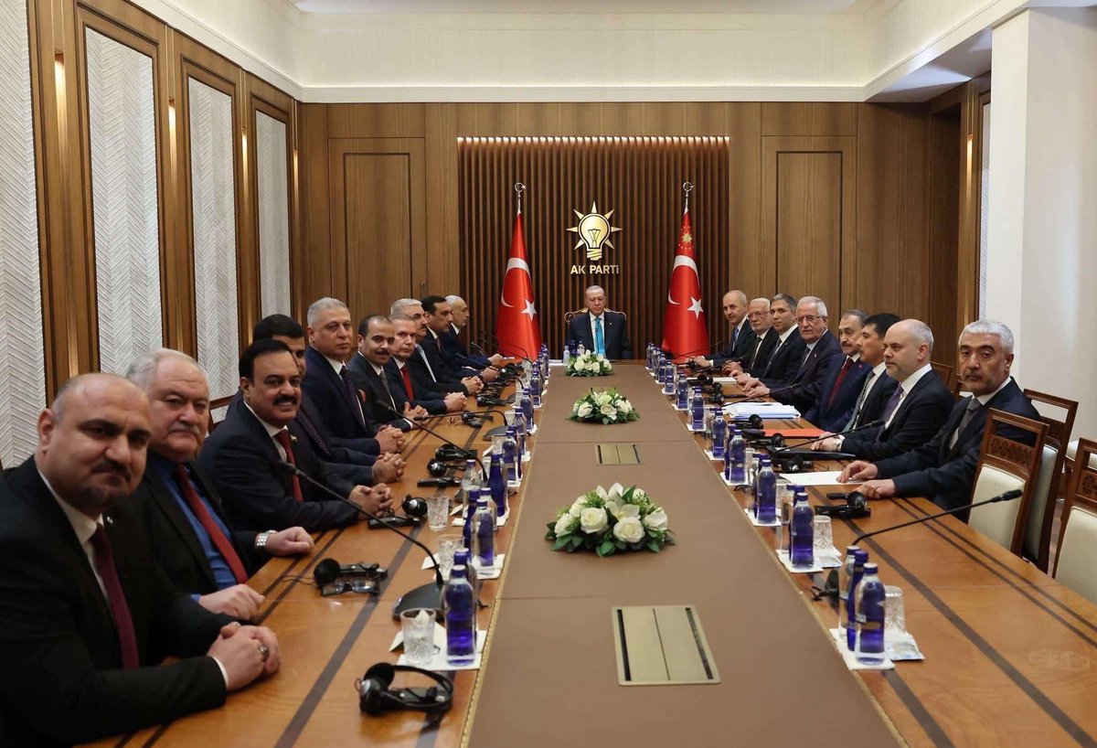 تفضل اغاتي 
مجتمع بيهم تكول زعيم كتلتهم هههههههه