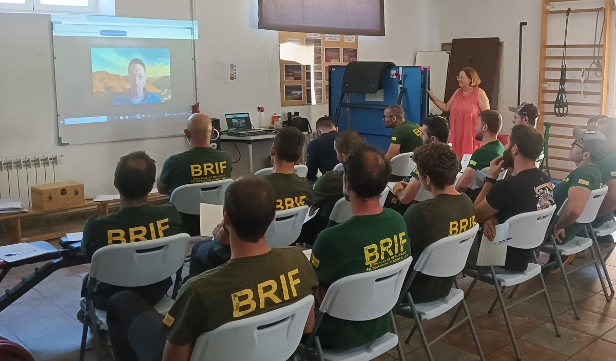 floralvareztab1's tweet photo. 💥Hoy tuvimos los mejores compañeros en una jornada de #innovación #educativa ULE + MITECO sobre incendios forestales.
#breakouts, gamificación y mucha implicación de @briftabuyo para prevenir desde la educación ambiental.
🌱🔥 #notequemes #plantémonos #ULE #iiff
#biersoft https://t.co/EnSYK5GtVn