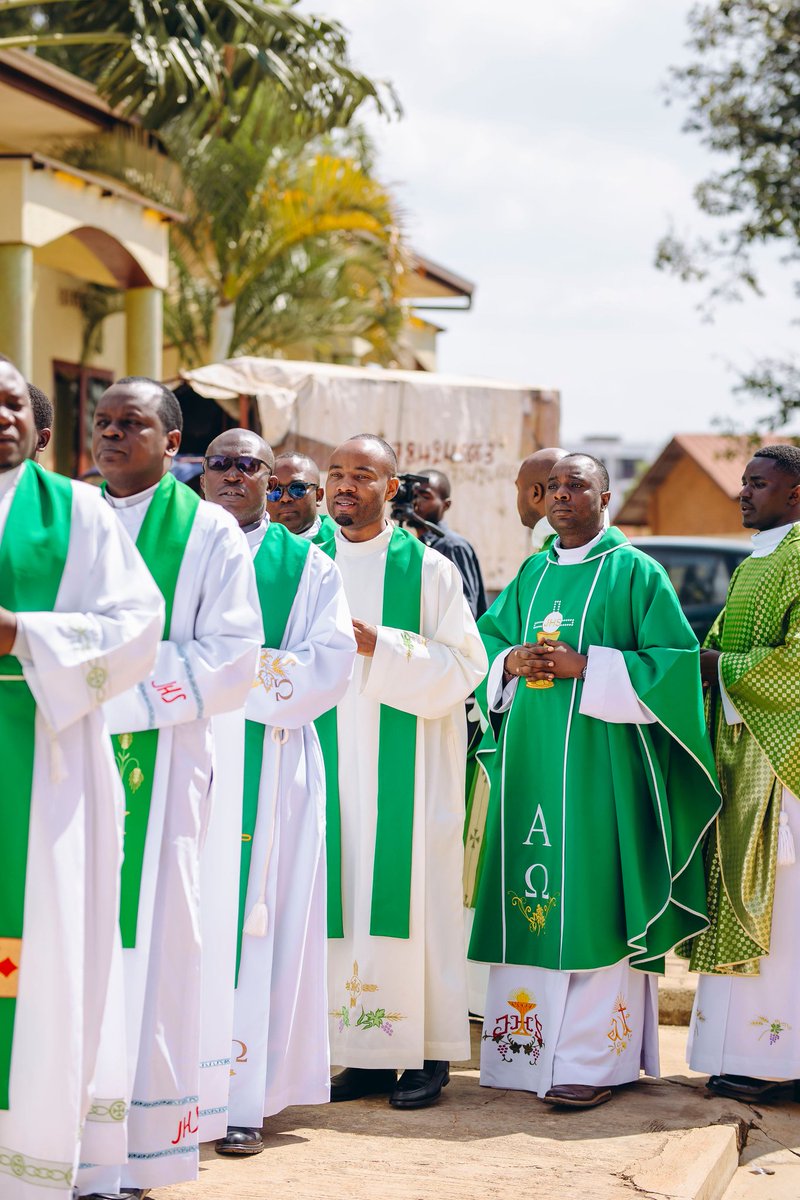 Kuri uyu wa 01/07/2025 Nyiricyubahiro Cardinal Kambanda, yahaye impamyabumenyi urubyiruko rugera kuri 70 rumaze umwaka rwiga Bibiliya,mu ishuri rya Bibiliya riherereye muri paruwasi ya Kicukiro.Akaba Ari icyiciro cya 3 kirangije Aya masomo <a href="/ArchKigali/">Archidiocèse de KIGALI</a> <a href="/CEPJRwanda/">CEPJ</a> <a href="/KambandaAntoine/">Antoine Cardinal KAMBANDA</a>