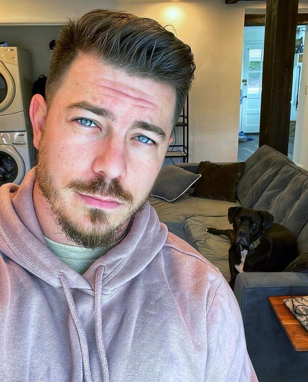 williwesson's tweet image. Applications are open for a top husband. Unfortunately, everyone lives far from me.
🚶‍♂️