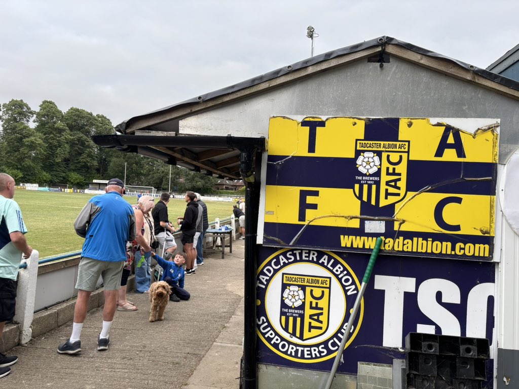 theseaside100's tweet photo. Tadcaster Albion.
#TadAllOver which is a cracker. Not many fans to sing it though. Friendly bunch mind. Pre-season friendly v Hallam FC. https://t.co/1xGBIKwfge