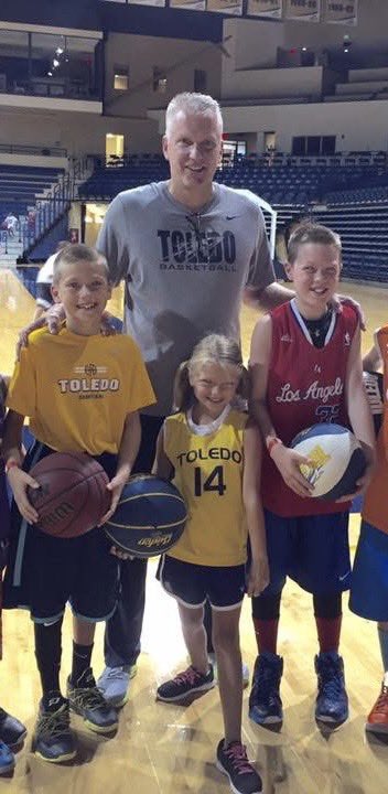 Toledo_MBB's tweet image. Be like @Kon2Knueppel and attend the final Toledo Basketball Camp this summer! Don’t miss out on getting better July 28th-July 31st.
🔗 utrocketscamps.com