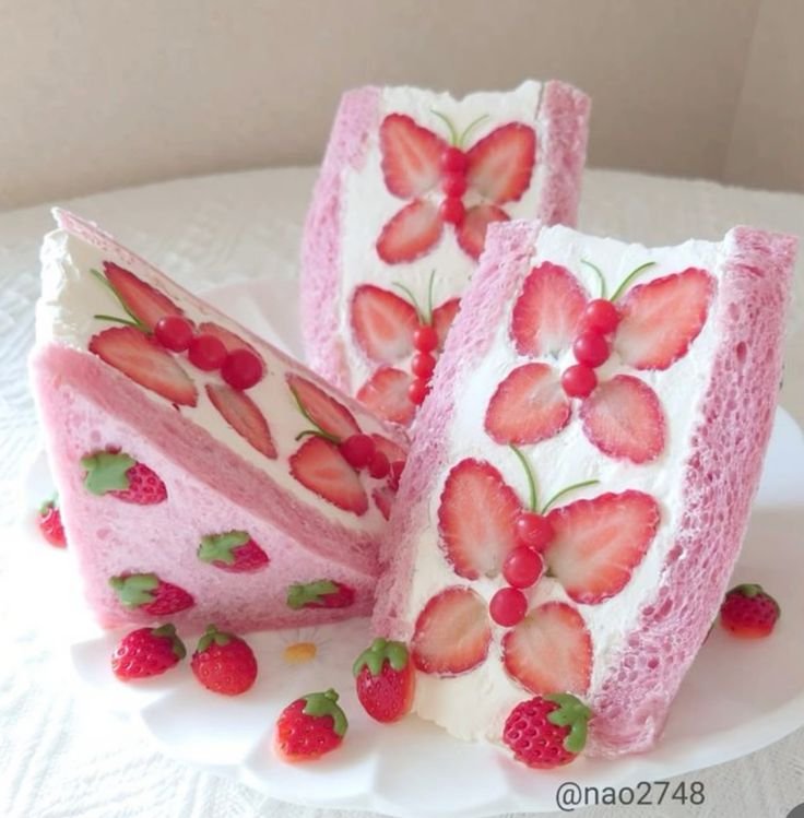fairyprxncess's tweet photo. Pink strawberry sandwiches https://t.co/0hlpmhz07T