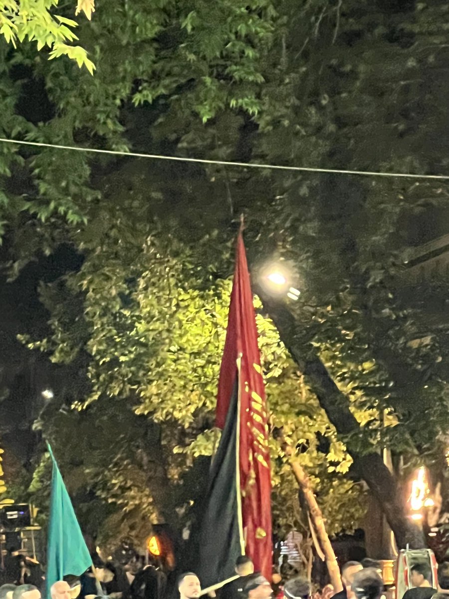 ماه محرم است
تشیع امسال با تمام توان در خدمت #ایران قرار گرفته
آخر تشیع مقوم ایران است و محرم مقوم تشیع.