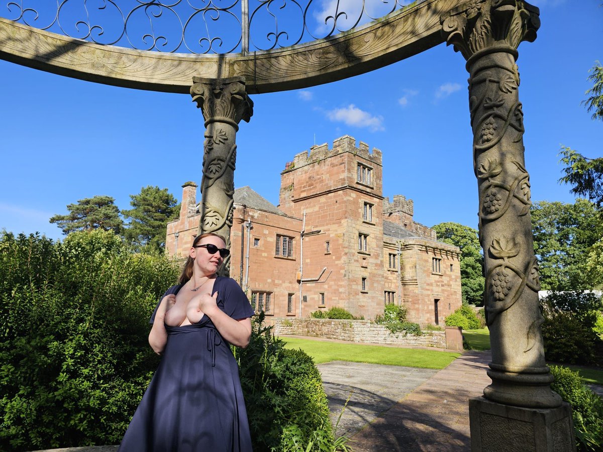 #TitsForTuesday
loyalfans.com/captured_kerry