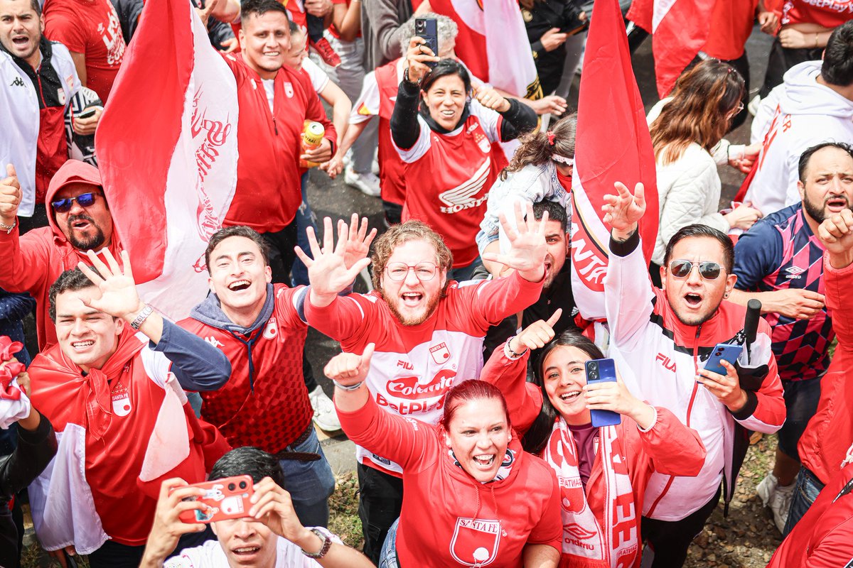 SantaFe's tweet image. ¿Desde que rincón del país 🇨🇴 o del mundo 🌏 nos acompañaron?

Queremos ver sus fotos 📸