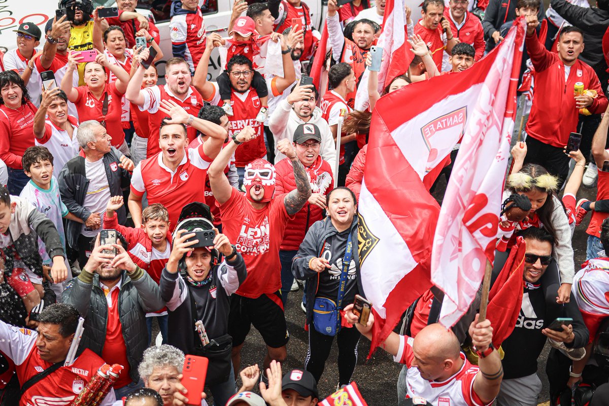 SantaFe's tweet image. ¿Desde que rincón del país 🇨🇴 o del mundo 🌏 nos acompañaron?

Queremos ver sus fotos 📸