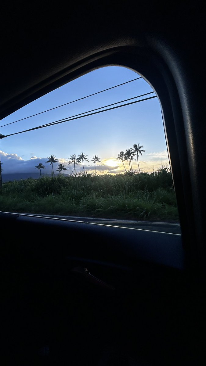 jayrizpop's tweet image. much needed vacation. north shore Kauai 🌴