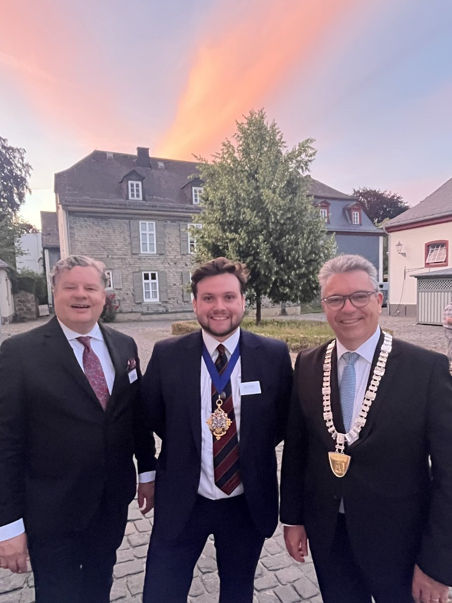 Dan Powell 🔶 tweet media