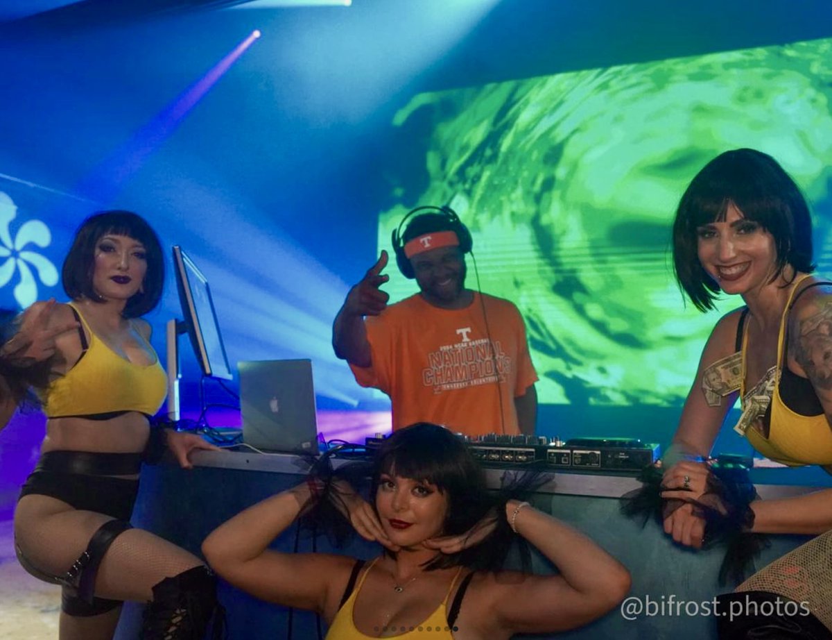 Weekends at LunaVerse Knoxville are out of this world! 👽🪐🛸

📸 Bifrost Photos

#sterlthepearl #djsterlthepearl #dj #knoxvilledj #lunaverse #lunaverseknoxville #knoxvilleclub #nightclub #knoxville